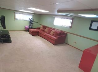 896 S Iowa Ave, Addison, IL 60101