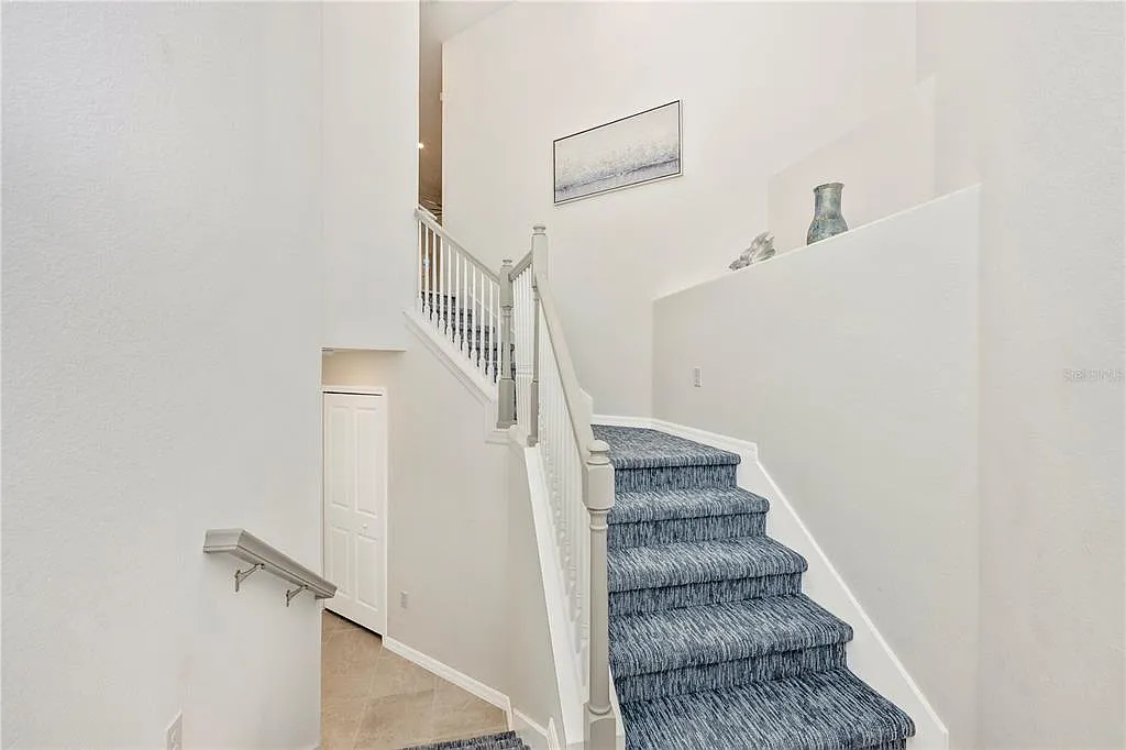 3 bed, 2.0 bath, 2294 sqft, $3,000 — Photo 3