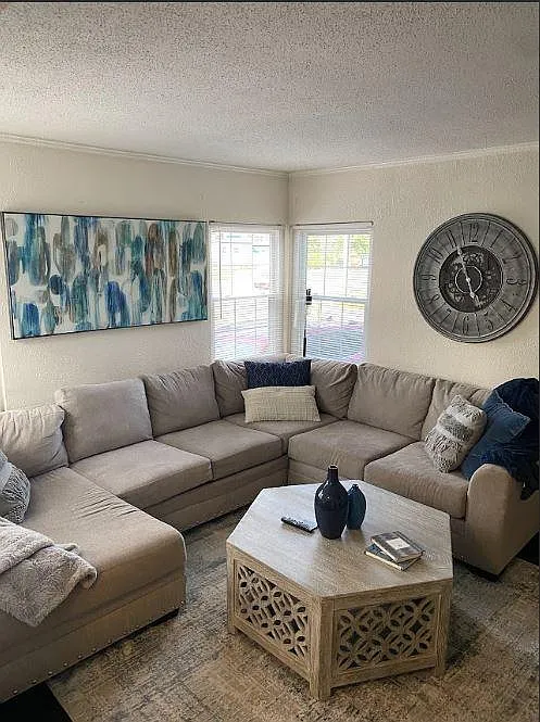 3 bed, 1233 sqft, $2,200 — Photo 2