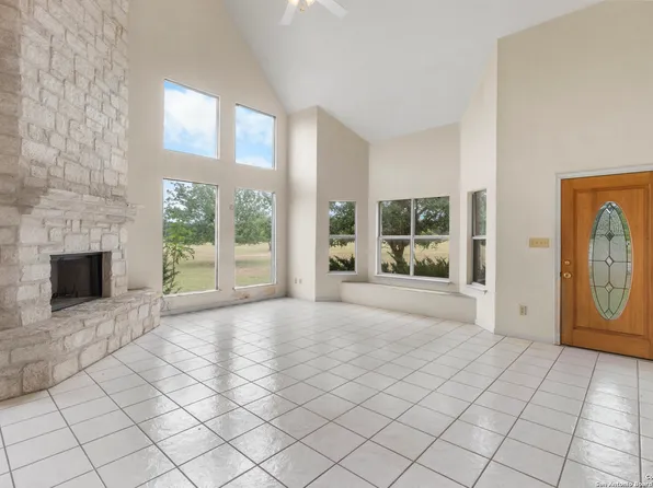 369 Deer Valley, Bandera, TX 78003