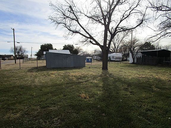 4th image of 909 SE 4th St
