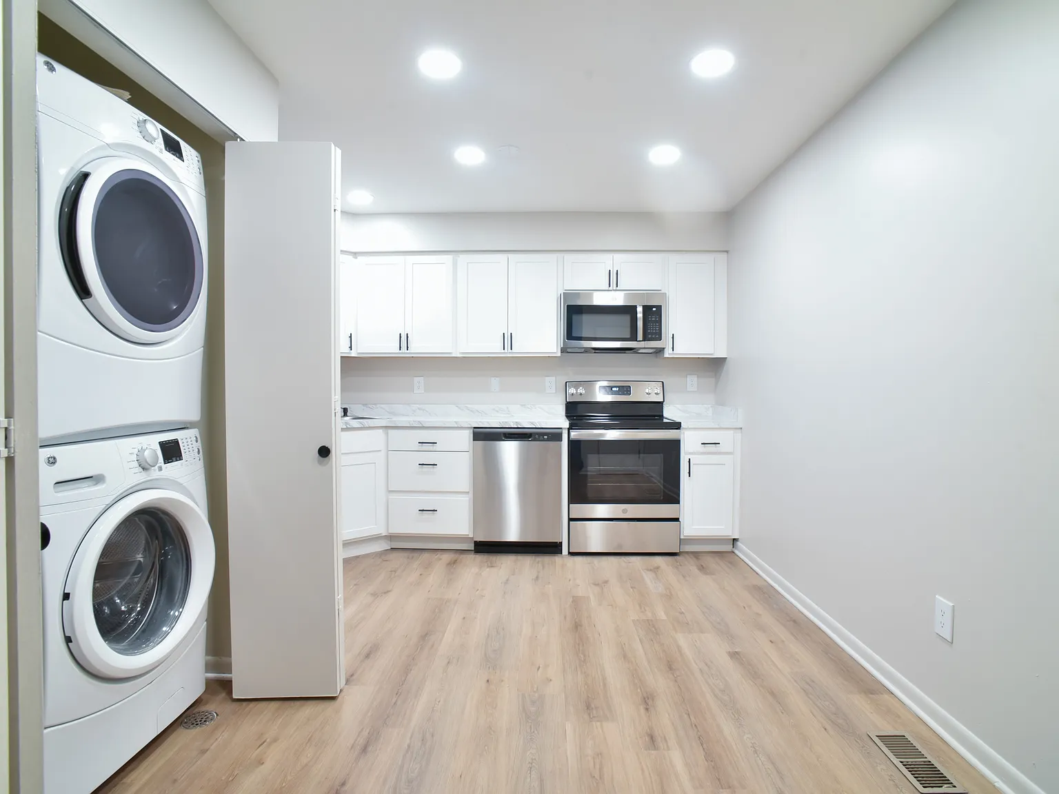 Carriage Hill Apartments — Photo 4