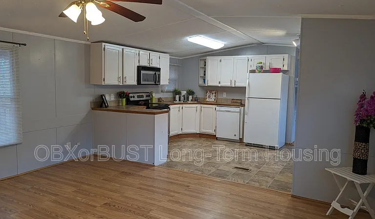106 Sumac Ln — Photo 1