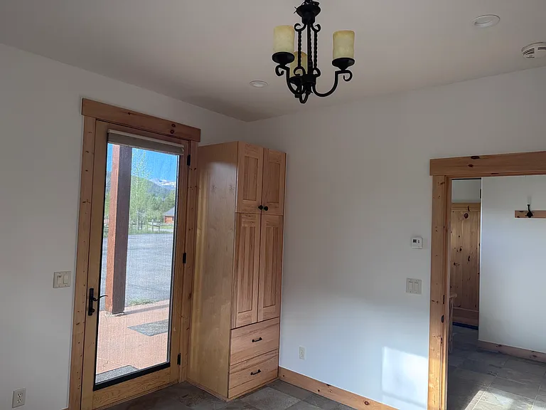 389 Revett Dr — Photo 14