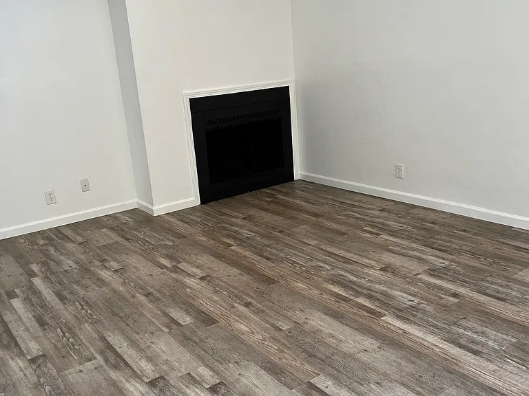 241 W Tulare Ave #D — Photo 5