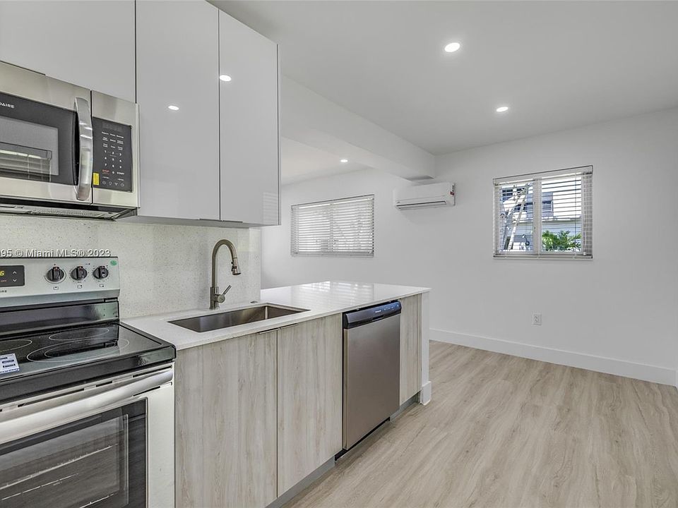1st image of 408 SE 4th Ave #7