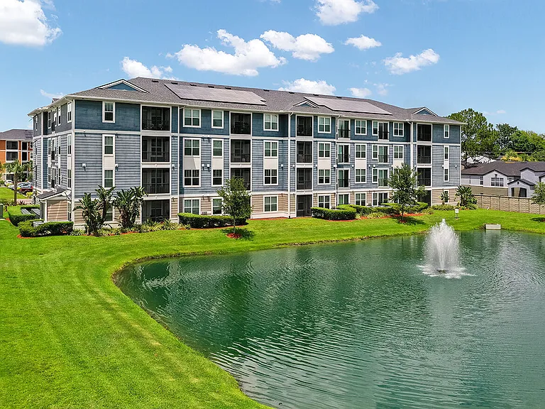 Vue on Lake Monroe — Photo 34