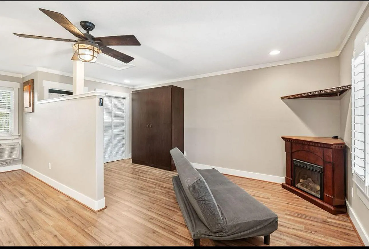 Studio, 506 sqft, $900 — Photo 1
