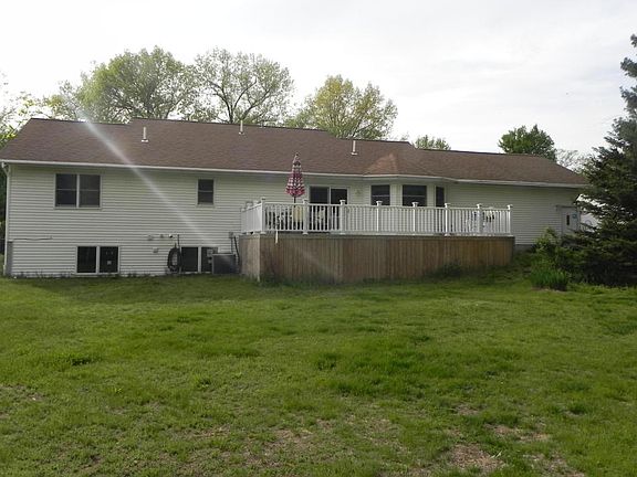 3rd image of 86 Dennis Ave