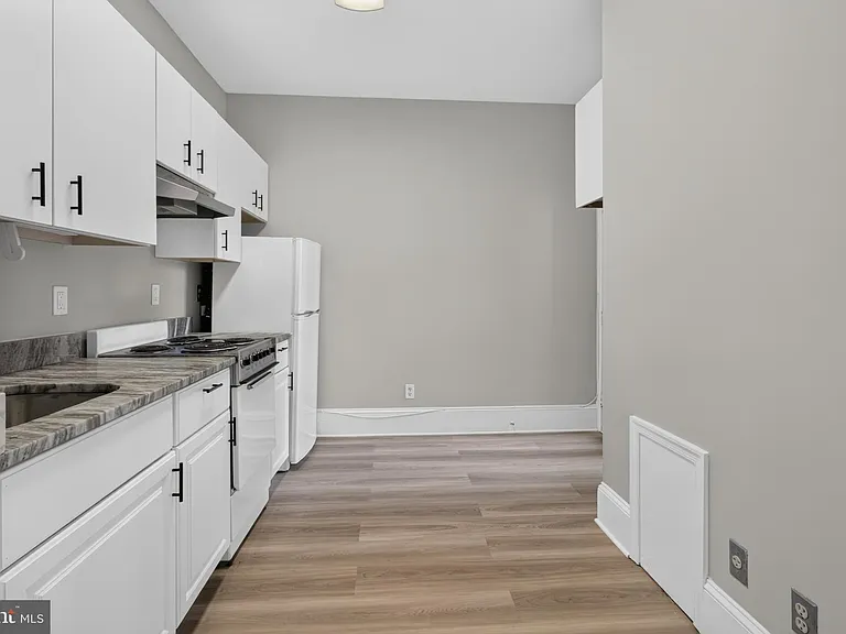 705 8th St SE #400 — Photo 12
