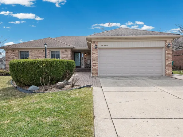 15300 Crestwood Dr, Macomb, MI 48044