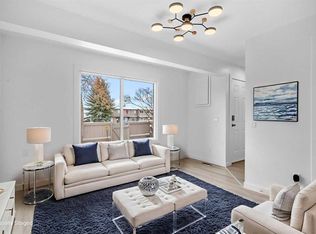 1055 E 72nd Ave NW #10, Calgary, AB T2K 5S4