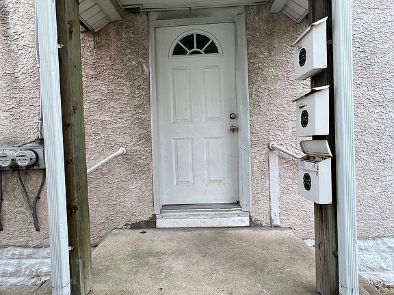 Common Side Entrance