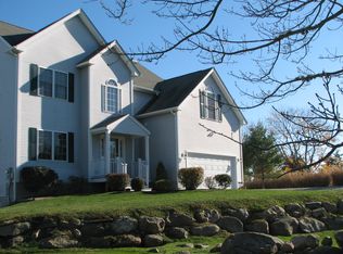 8 Schooner Cove Ln, Narragansett, RI 02882