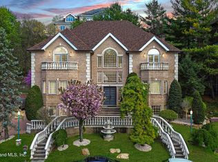 65 Jenna Ln, Staten Island, NY 10304