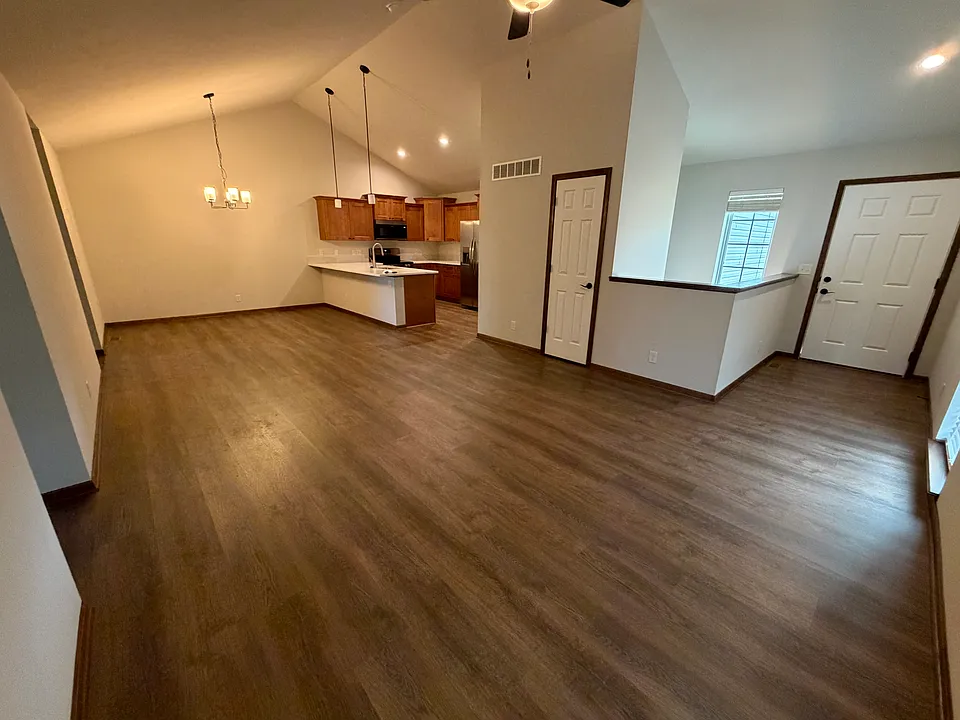 6469 Maple View Ct