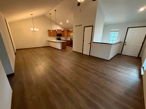 6469 Maple View Ct, Lincoln, NE 68512