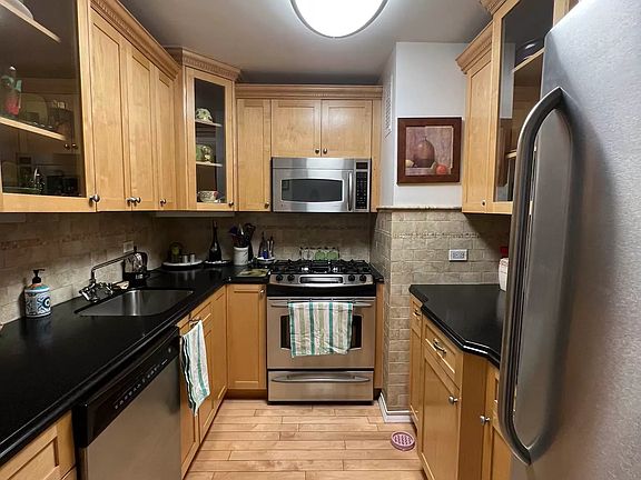 4th image of 100 Beekman St APT 24H