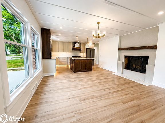 3rd image of 255 Willowbrook Dr