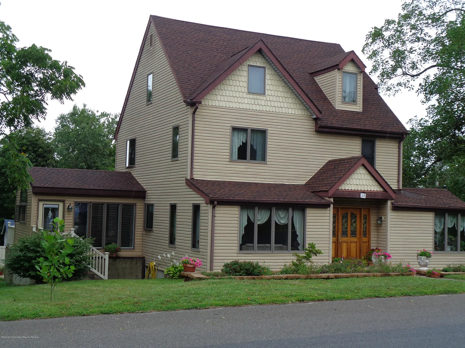35 Summit Ave photo 1