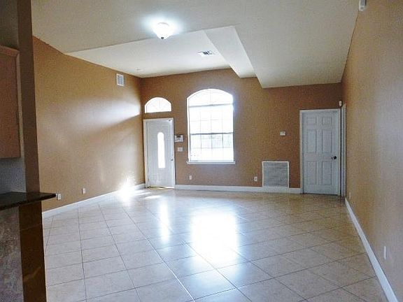 2nd image of 2675 39th Ave NE