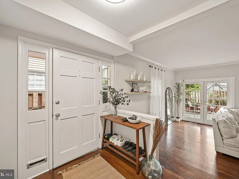 1020 Powhatan St — Photo 5