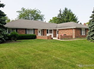 1436 Lexington Rd, Libertyville, IL 60048