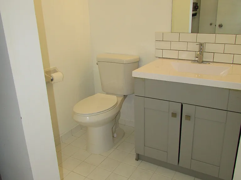 1001 Bay St #809 — Photo 5