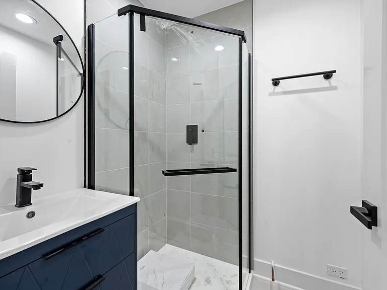 3116 W Montrose Ave #2 — Photo 8