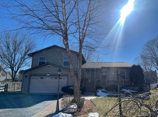 921 Manchester St, Cary, IL 60013