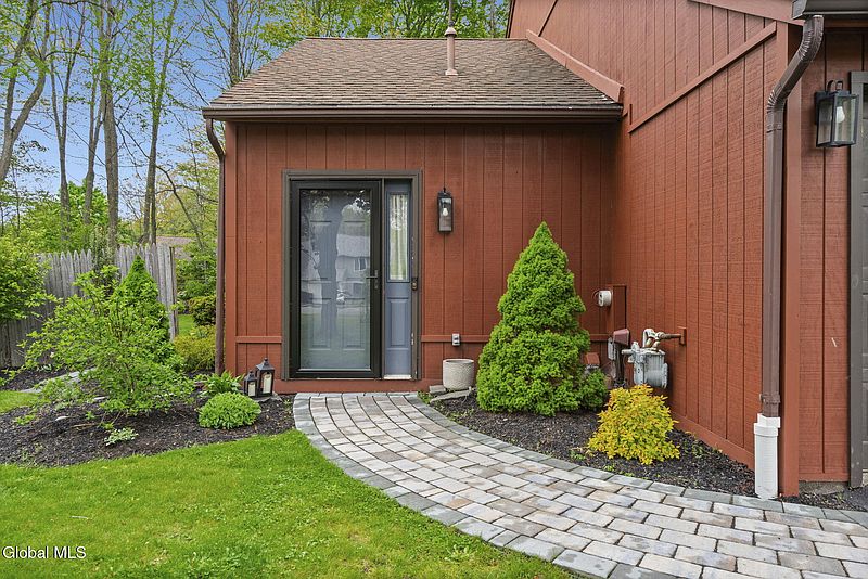 3rd image of 23B Woodcliffe Drive #23b