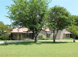3206 N Weaver St, Gainesville, TX 76240
