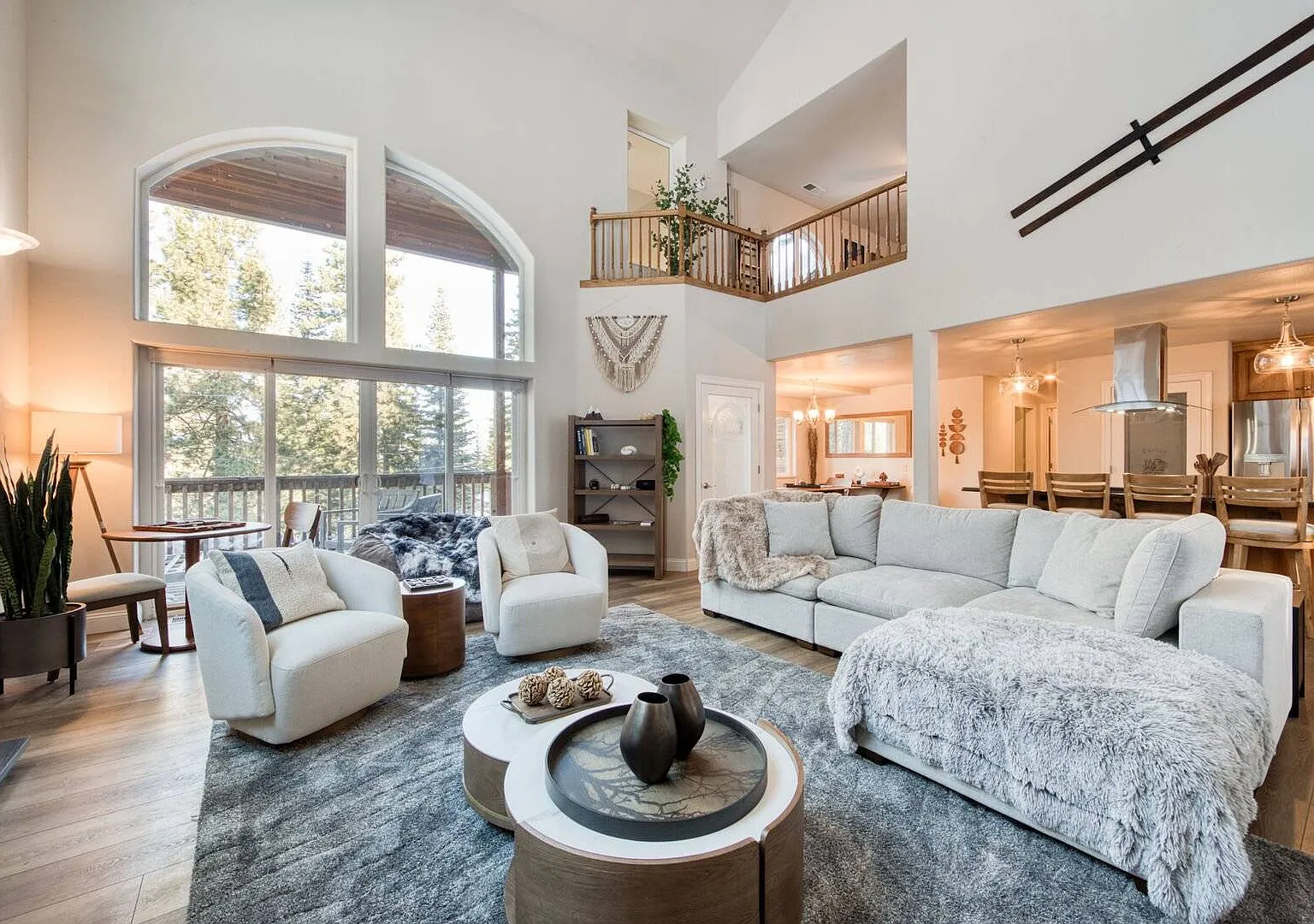 4 bed, 3.5 bath, 2708 sqft, $8,500 — Photo 1
