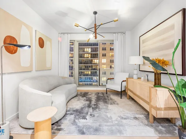 250 East 25th Street image 7 of 26