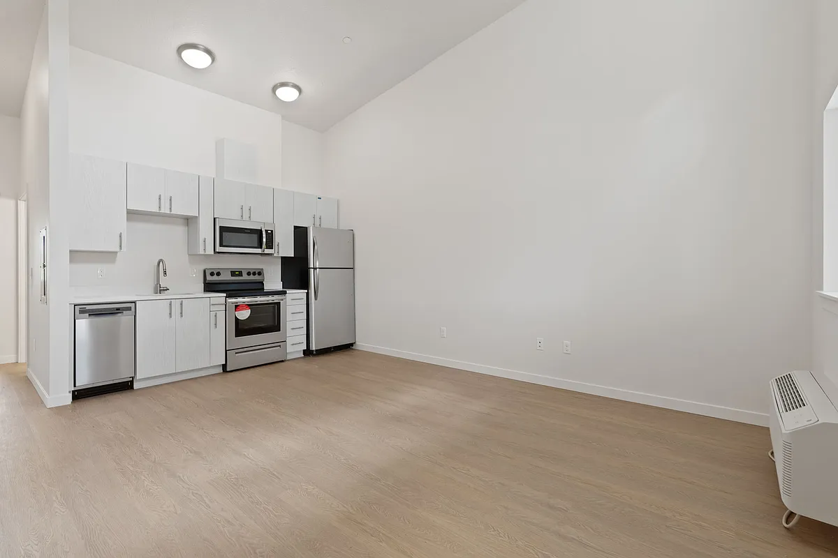 Building Photo - 6355 SE 92nd Ave #302