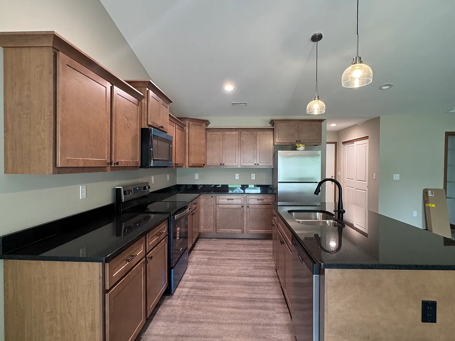 3 bed, 1800 sqft, $2,550 — Photo 3