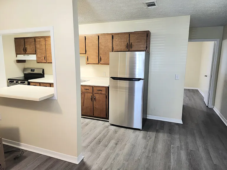 Kitchen with bar