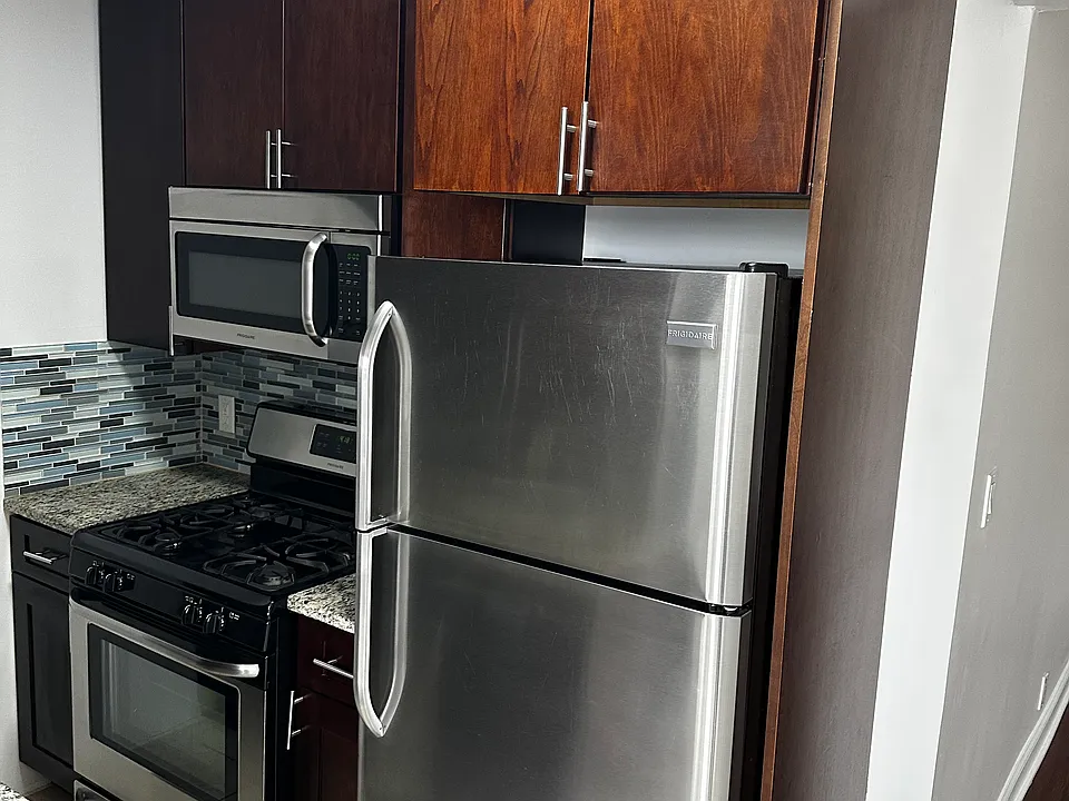 295 Main St #3