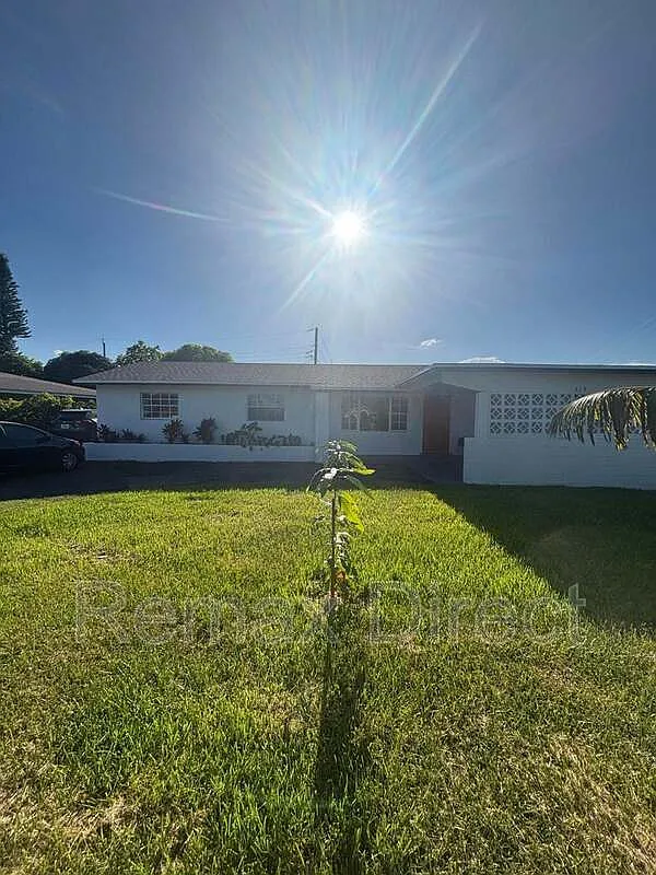 4 bed, 2.0 bath, $3,400 — Photo 1