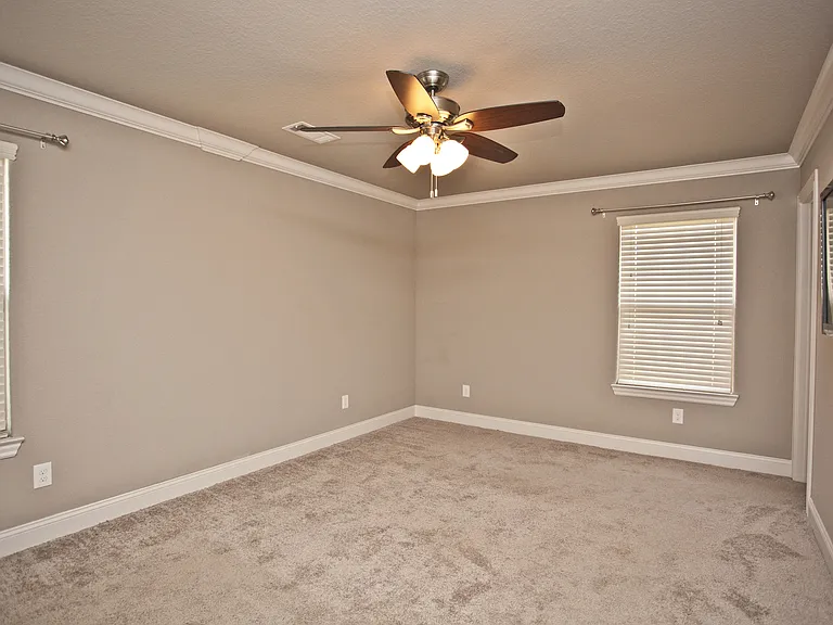 902 SW Crownview St — Photo 18