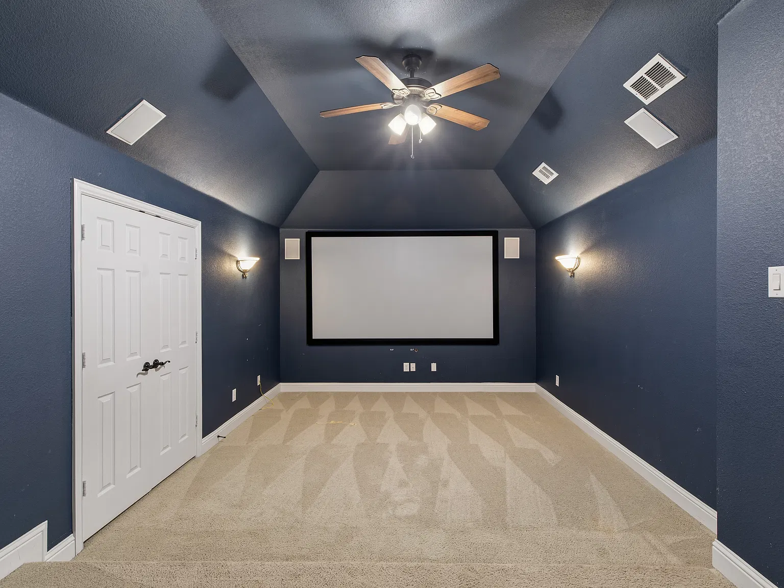 6 bed, 4308 sqft, $3,750 — Photo 4
