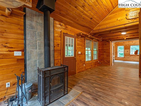 4th image of 300 Bowlick Lane