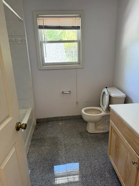 5 bed, 2674 sqft, $900 — Photo 4