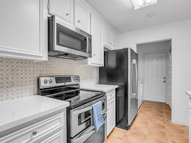 13740 Hollowgreen Dr #605 — Photo 16