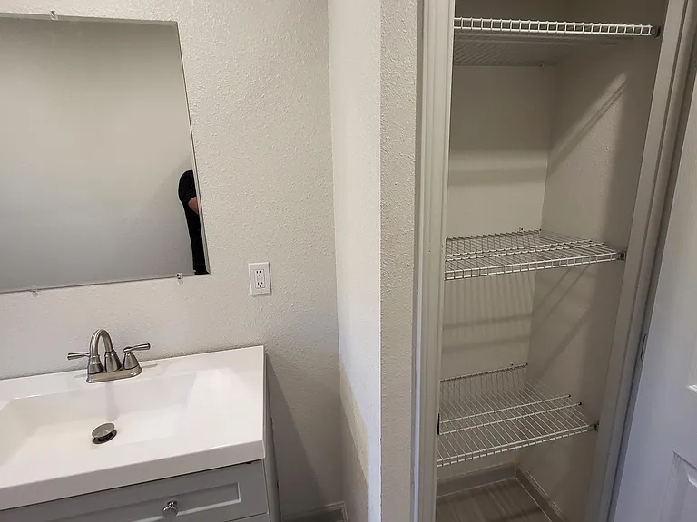 2417 Castroville Rd — Photo 11