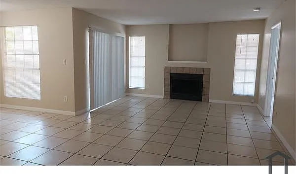 8746 Mallard Reserve Dr — Photo 15