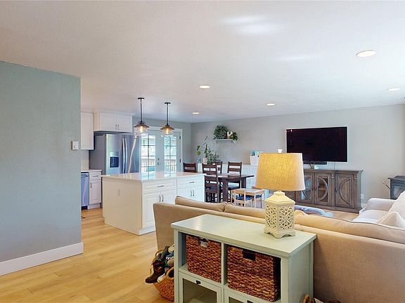 4th image of 3000 NE 73rd Street