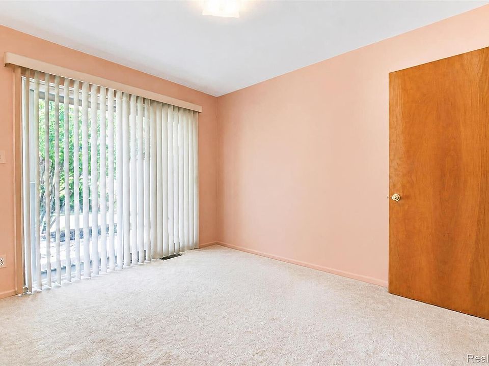 7677 Terri Dr, photo 18