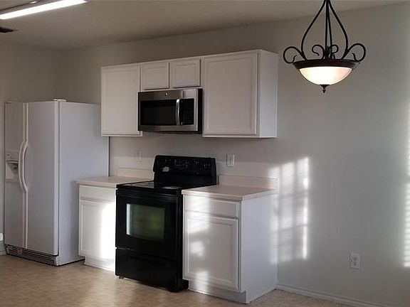 3rd image of 2047 Crosbyton Ln