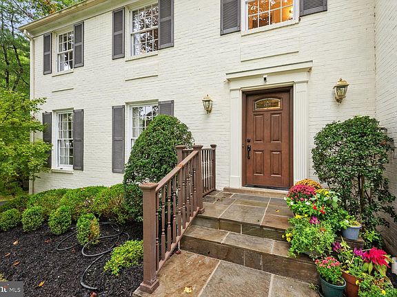 2nd image of 9437 Tobin Cir